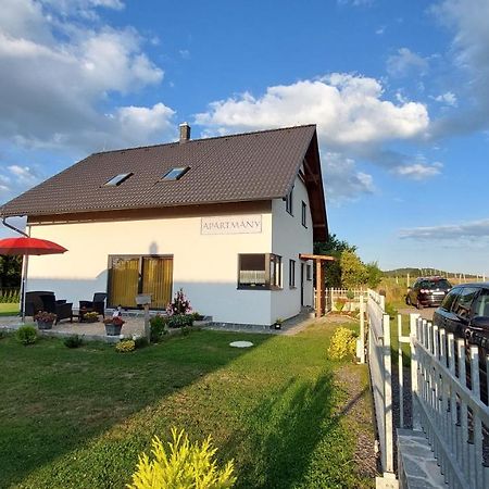 Apartmany Kohoutek A Slepicka V Novohradskych Horach Nove Hrady  Bagian luar foto