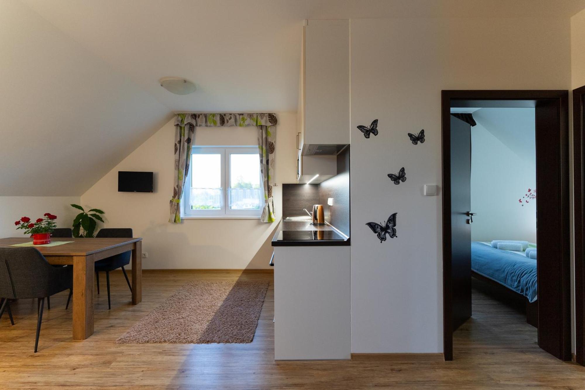 Apartmany Kohoutek A Slepicka V Novohradskych Horach Nove Hrady  Bagian luar foto